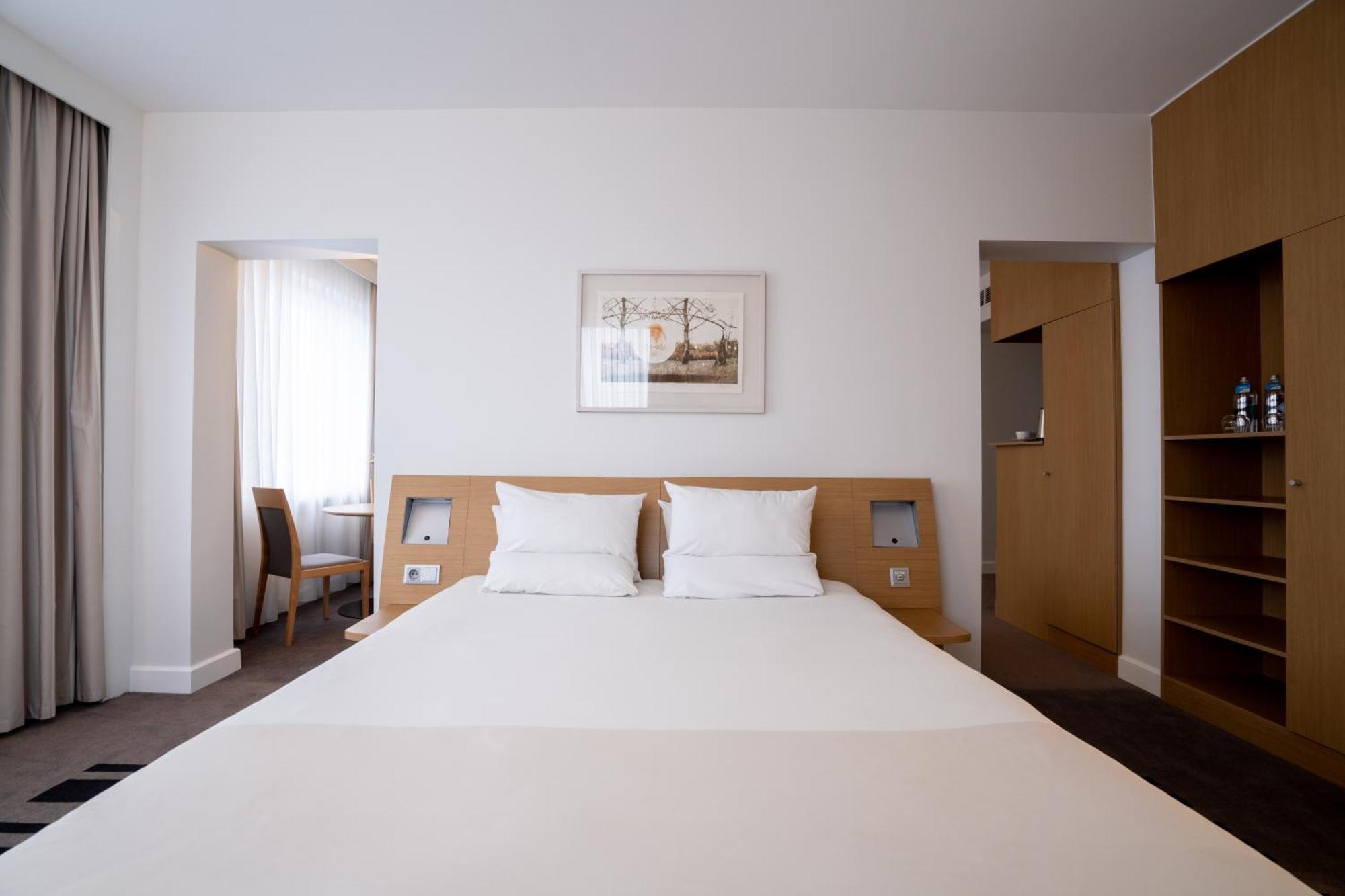 Novotel Vilnius Centre Esterno foto