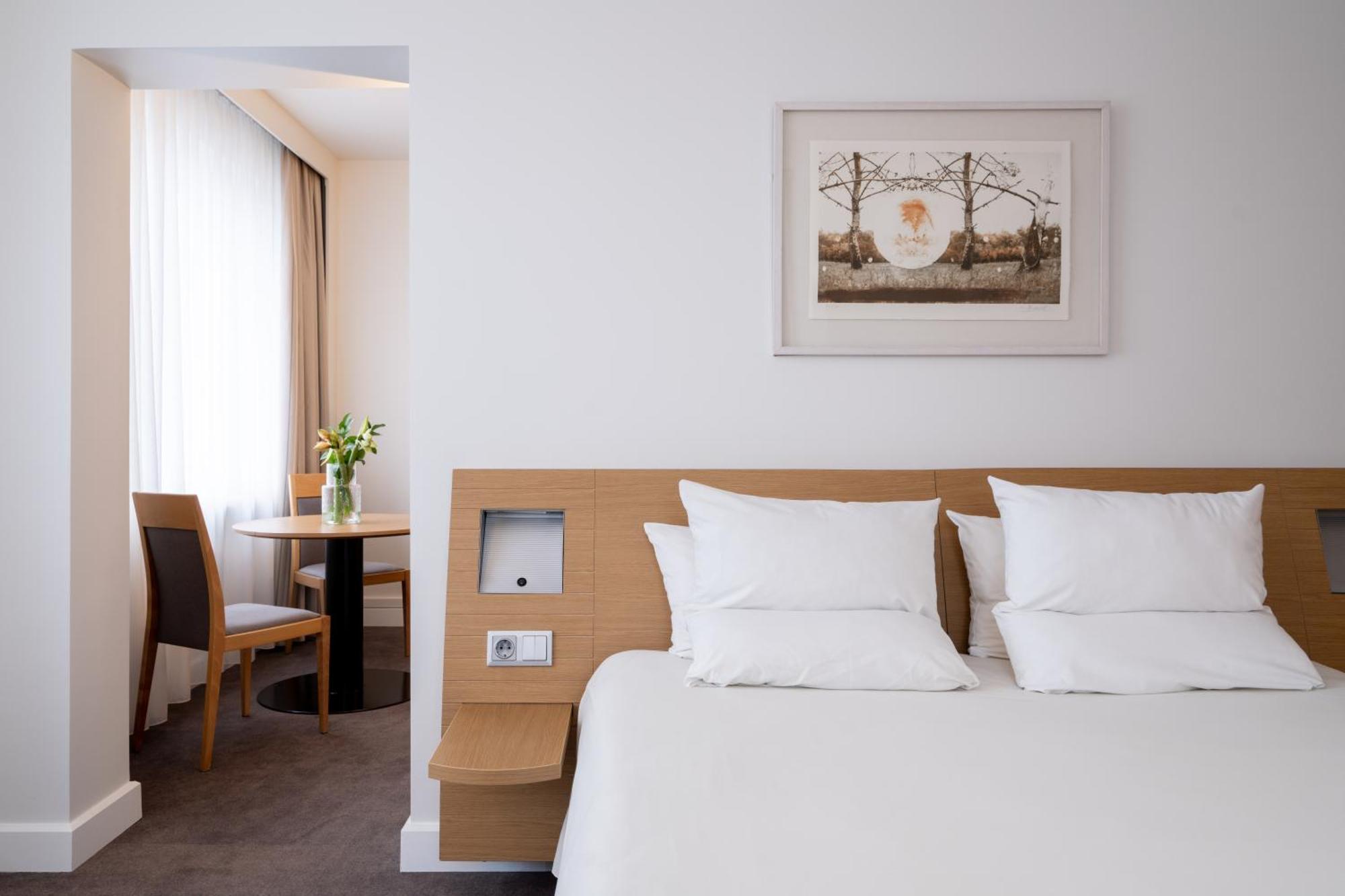 Novotel Vilnius Centre Esterno foto